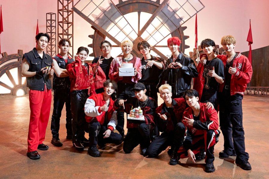 moonKitty_7RQ95's tweet photo. Congrats on your Moscow debut &amp; thank U 4 the opportunity 2 work 2gether ❤️‍🔥
@newpeterpark @Onosteisha @_Kaya_Lu @luilang_han @jngjn0303 @_vvvalvv_ @kokkie1808 @Im_SLeah @AdA_with_luv @Ellashine_514 @_rika_ri @black____pony @sophaonthesofa Катюша(D'Ы⚔️) Зарина(V👹)
#idolcon2022 https://t.co/HL7j3asNeM