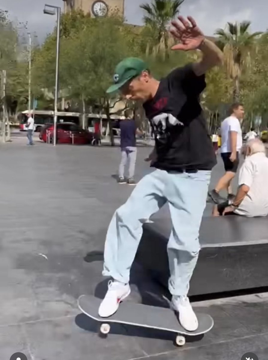 In other Diego (non Hockey) news, Diego Bucchieri is a fresh guy now. Unsure how this was overlooked but a clip has surfaced with a kit that appears to include light wash polar denims and SB’s. What a world.