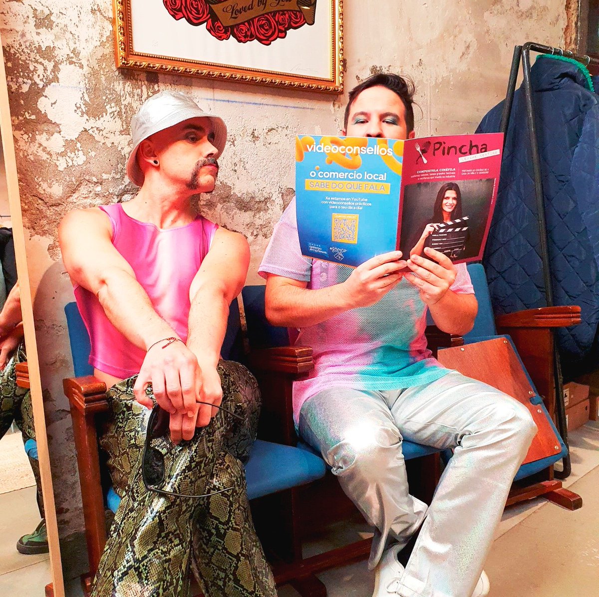 - "Ula! Aquí pon que están voando as entradas para o bolo deste Sábado na Capitol."
- "Sudama, vou tomar un café ca srta, Yamaguchi...Quen as queira pillar ten o link de entradium na bio ou últimas entradas fisicas na Tenda reixa, non me ralles"

#novodisco  #entradas