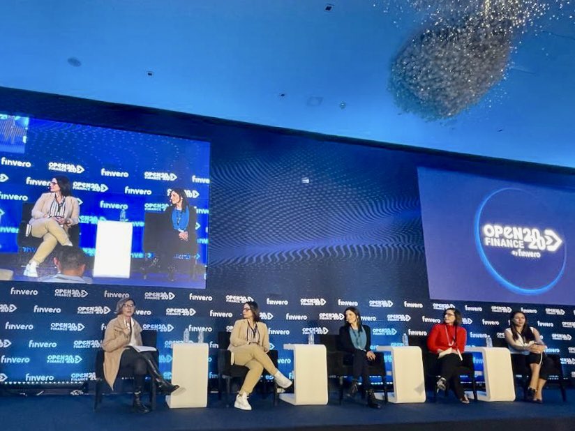 Atortajada's tweet photo. Gracias a mis colegas Marlene Garayzar de @Stori_MX, Cristina Cacho de @GetClaraCard, Carolina Puerta de @NewVenturesMX, y Erika Quezada de @finvero… 

#WomanInTechnology #OpenFinance #VentureCapital #Inversiones #Fintech #Líderes https://t.co/I6uFBZegxW