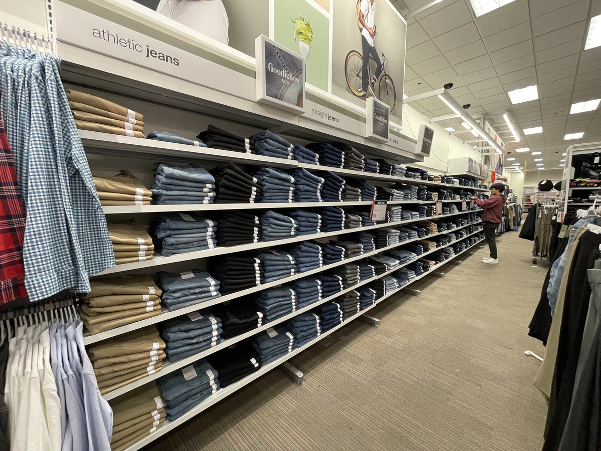 ArielAtTarget's tweet image. Nothing like a crispy Jean wall zone the week of Black Friday 👖 #T1771 #BlackFriday