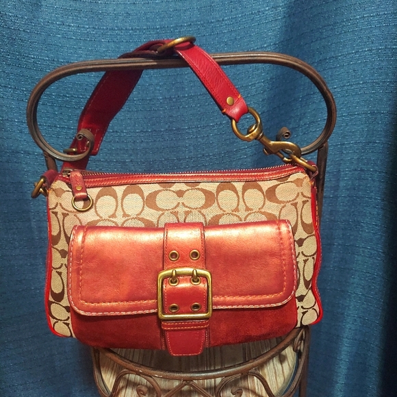 ihavlife1's tweet photo. So good I had to share! Check out all the items I'm loving on @Poshmarkapp #poshmark #fashion #style #shopmycloset #coach: https://t.co/j1YgSwRWKN https://t.co/hfljAZaEmq