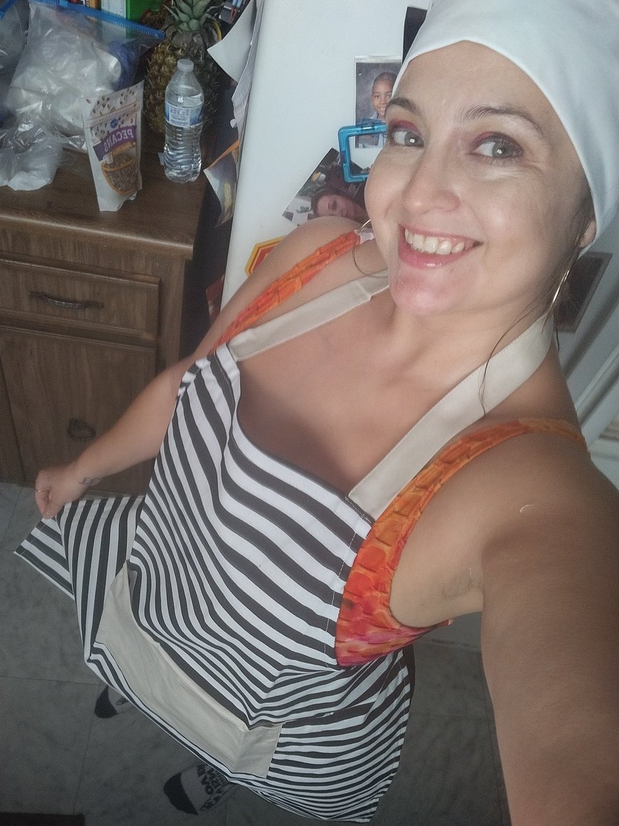 ERICKAJADE's tweet photo. I'm a messy cook &amp; cleaner so I ordered an apron&amp; chef's hat ! Getting a head start 4 tomorrow so here I am in both ! #LASVEGAS #vegasgirl #greeneyes #momof4 #wifey  #Virgo  #selfie  #nofilter #702  #brunette #olivecomplexion #housewife #baking #chefshat #apron #kissthechef https://t.co/vgTkb7DCe0