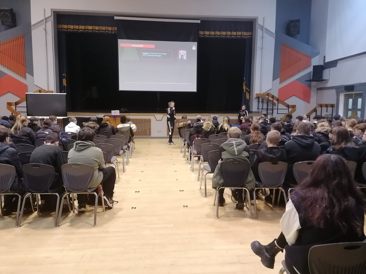 Inspiring S3 assembly this morning on leadership, lead by @EmmaHunterAFC. Thanks to the @AFCCT team @murrayscott_ and @hornarnarsd for arranging this opportunity for our young people.
#leadyourlearning #leadyourlife