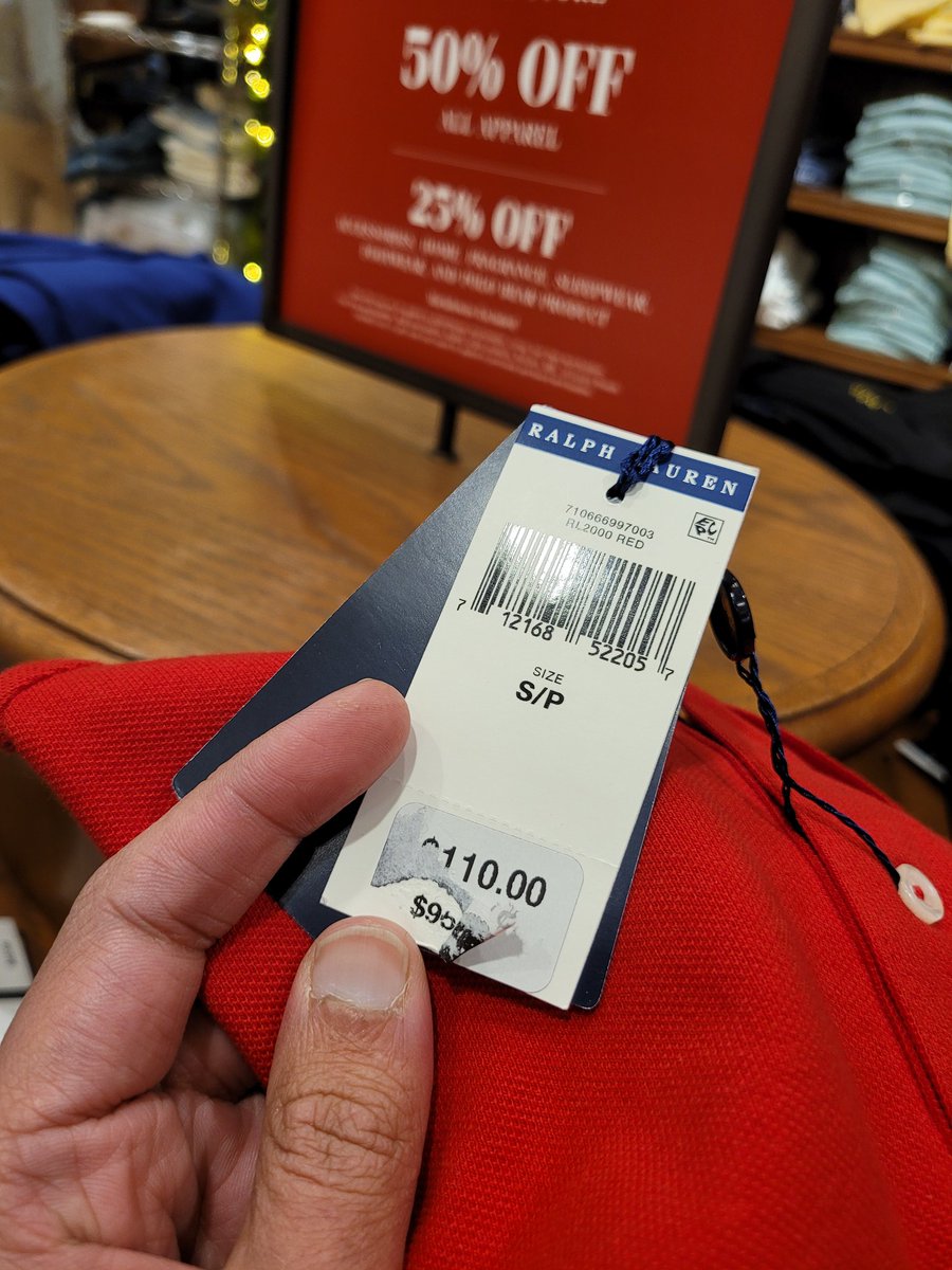 vraj126's tweet photo. Latest #BlackFriday scam!
Went to POLO RALPH LAUREN store on Sunday 11/20 Classic Fit Polo was $95 with 30% off. They mentioned we have #bfsale 50% soon so waited. Went to store yesterday 11/22 they put a lable of $110 with 50% off. @RalphLauren you #scammer #ScamAlert https://t.co/7km2hAgAdk