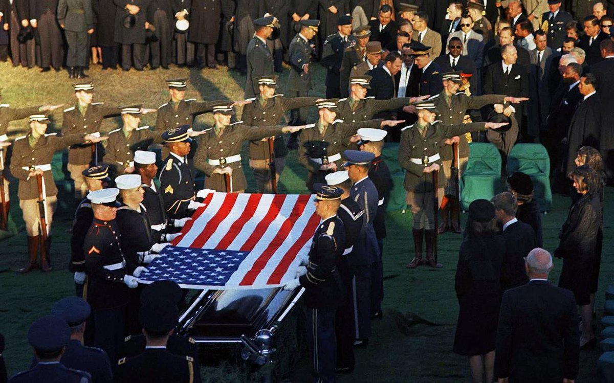 #OTD in 1963, John F. Kennedy was buried. Mrs. Kennedy invited the 37th Cadet Class of the Irish Defence Forces to perform a drill. Within 48 hours, 26 Irish cadets were at Kennedy’s grave. It is the only time foreign troops have rendered honors at an American president's funeral