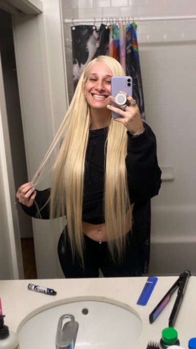 Long ass weave, it be tickling my ass crack https://t.co/DTxVSnPpZP