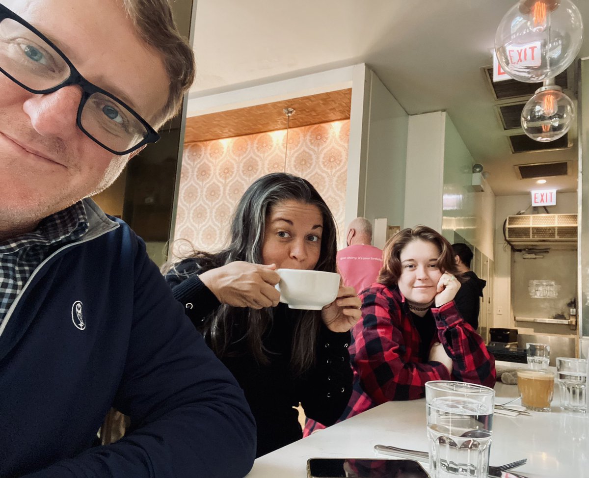 Doing #Chicago things. Order the nachos.