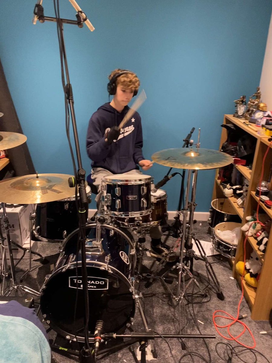 A recording session with Dylan C earlier on this week. #the8_48 #rockband #rockmusic #cardiffmusic #cardiffmusicscene #CardiffLive #homerecording #homerecordingstudio #originalsong #originalsongsandmusic #music #southwalesmusic #southwales #cardiffband #southwalesband