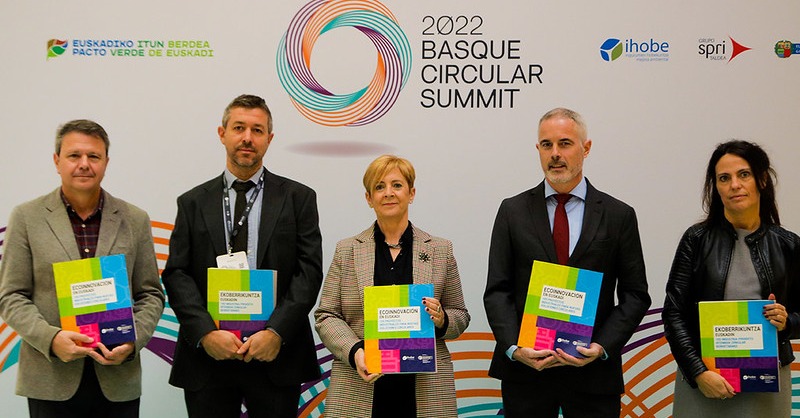 Ihobe_Eus's tweet photo. 👥♻️ #BasqueCircularSummit-ek #ekonomiazirkularra aurkezten du euskal industria deskarbonizatzeko funtsezko tresna gisa.

@arantxa_tapia sailburuak hasiera eman dio gaur #Ficoba-n hiru egunez egingo den ekitaldiari, Europako hegoaldeko garrantzitsuena alor honetan.

ℹ️ INFO 👇🏼