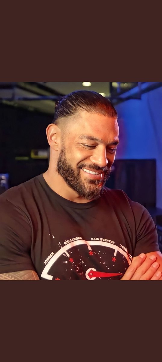 fan_girl_from_Roman_Reigns tweet media