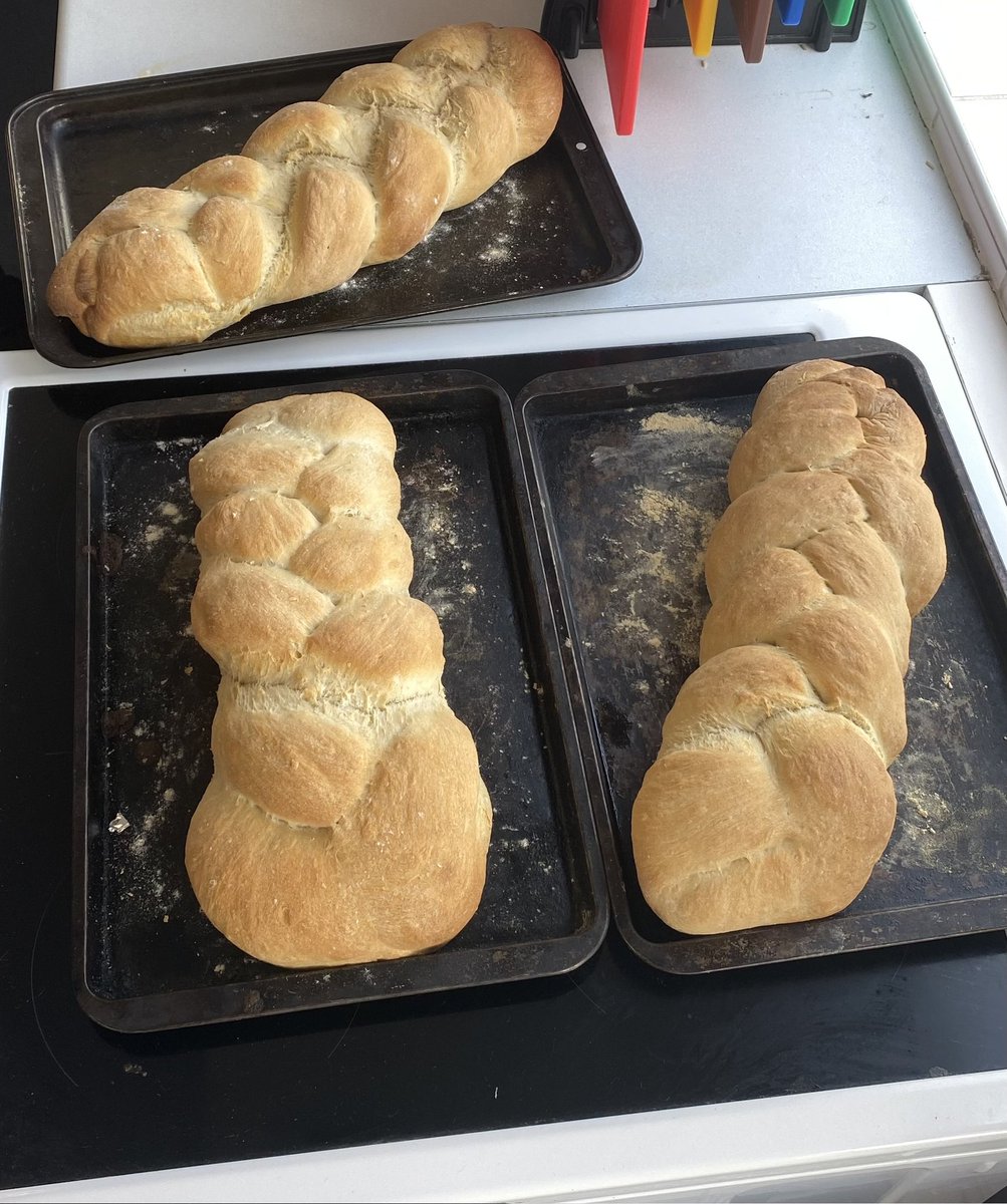 rockfordmanor's tweet photo. Thank you @eoincluskey and Sarah for sharing expertise in bread making with our Ty catering class. The students really enjoyed it! #Wellbeing #bread41 https://t.co/Zih3bMRPOA