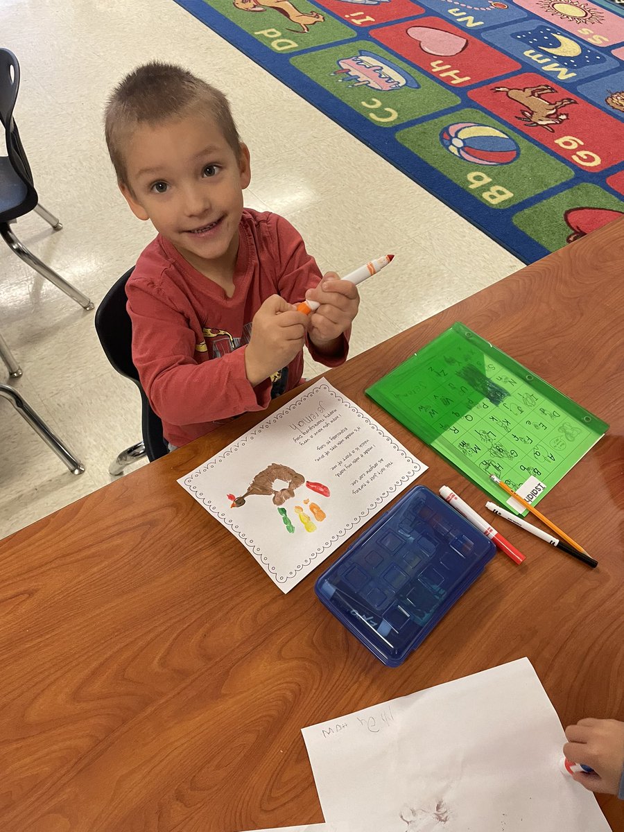 LVEADAMS's tweet photo. It wouldn’t be Thanksgiving without some handprint turkeys!!!  #LVEBelongs https://t.co/ngHj9aUcvD