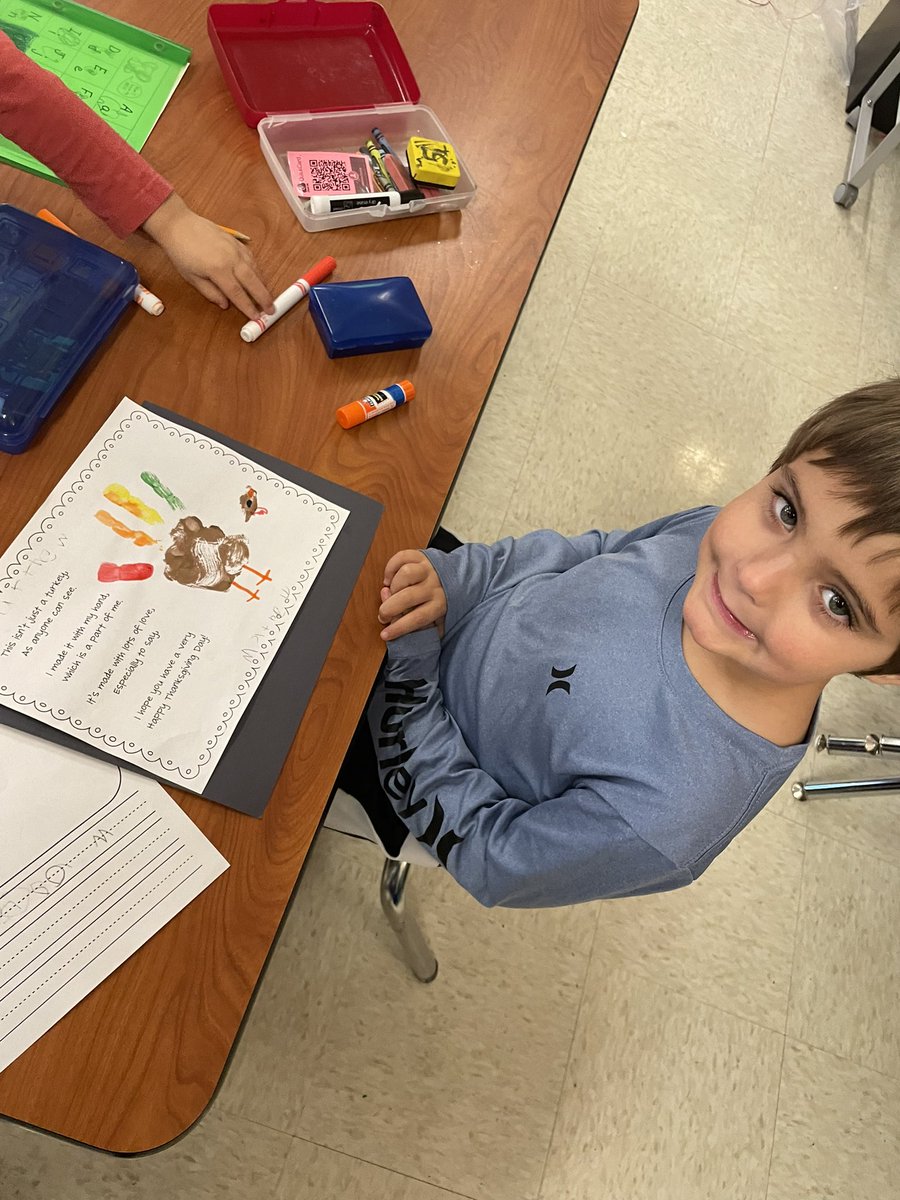 LVEADAMS's tweet photo. It wouldn’t be Thanksgiving without some handprint turkeys!!!  #LVEBelongs https://t.co/ngHj9aUcvD