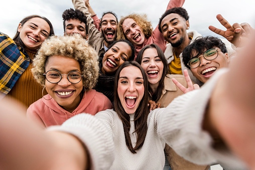 GreekXperience's tweet photo. With GreekXperience on your side, you'll be able to coordinate chapter socials! Our chat will keep your community connected. 
.
.
. 
#GreekXperience #Fraternity #Recruitment #Brotherhood #GreekLife #CollegeLife #Frat #College #GoGreek #GreekRush #Students #Fraternities #Recrui... https://t.co/MGmspvRqt2