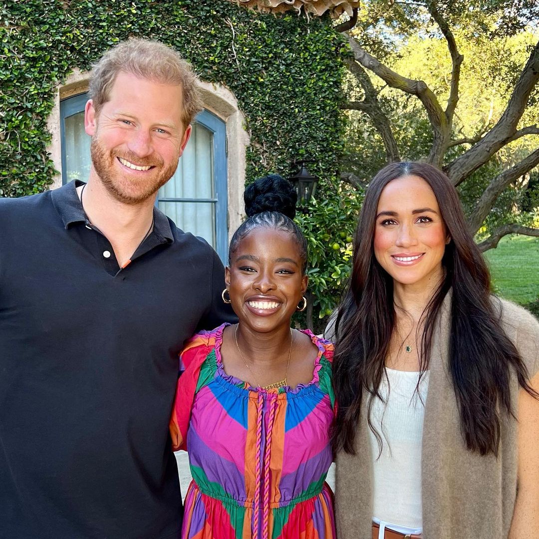 Mimicinque's tweet photo. Prince Harry ,The Duke of Sussex and Meghan, The Duchess of Sussex are beaming joy, peace and happiness. Harry and Meghan are glowing!!  Look at them.💕
#HarryandMeghan #PrinceHarry #DuchessofSussex #MeghanMarkIe #Archewell #Archetypes #ArchetypesWithMeghan #ArchetypesOnSpotify https://t.co/cYcgEvZam8