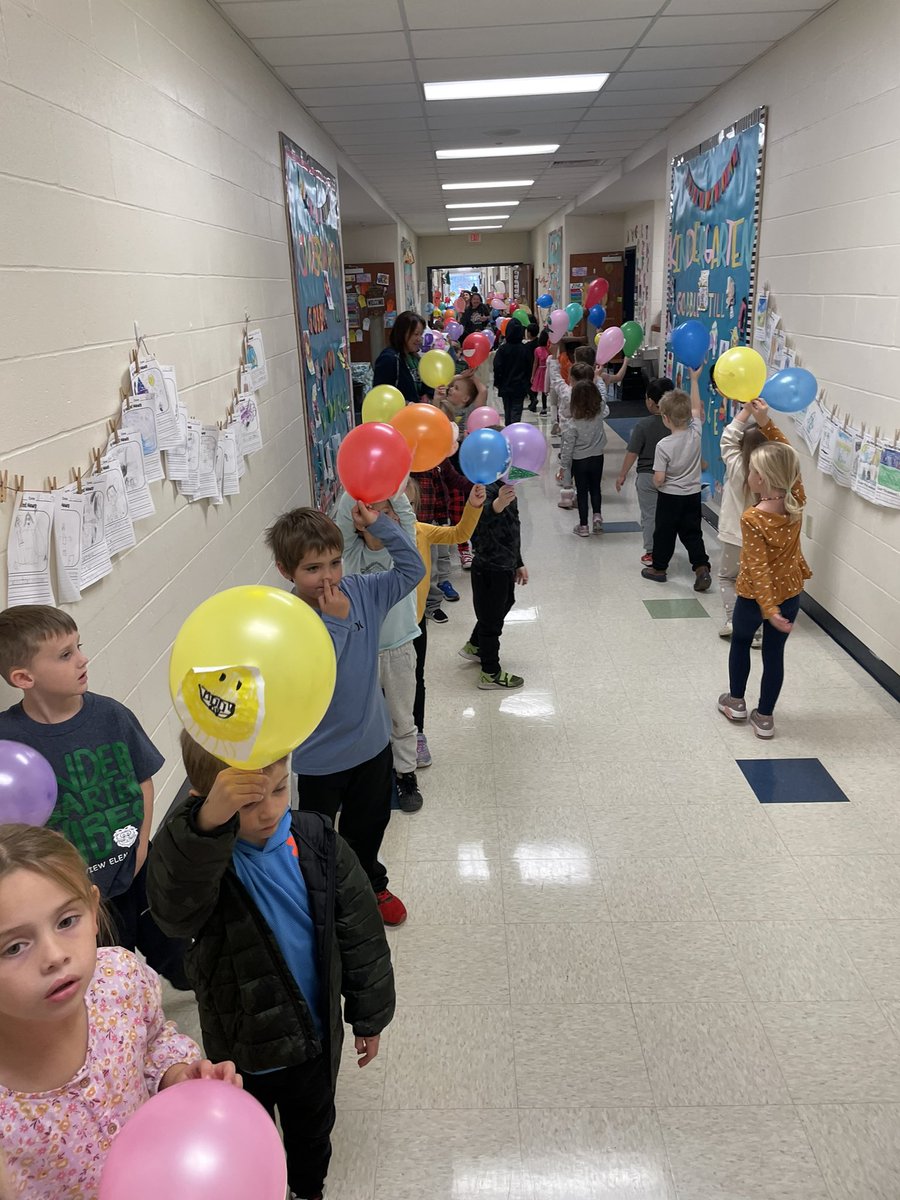 LVEADAMS's tweet photo. Check out these creative balloons from our very own Thanksgiving parade!! #LVEBelongs https://t.co/2L8ybEHQRU