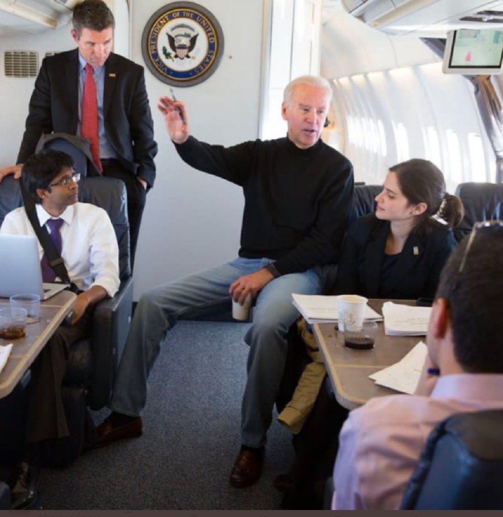junkbondinvest's tweet photo. VP at private credit fund explaining to associates that the 1L TL is covered because the sponsor wrote a big equity check and hence low LTV:

$BKLN $HYG #LevFinTwit https://t.co/AJaMgJXfpt