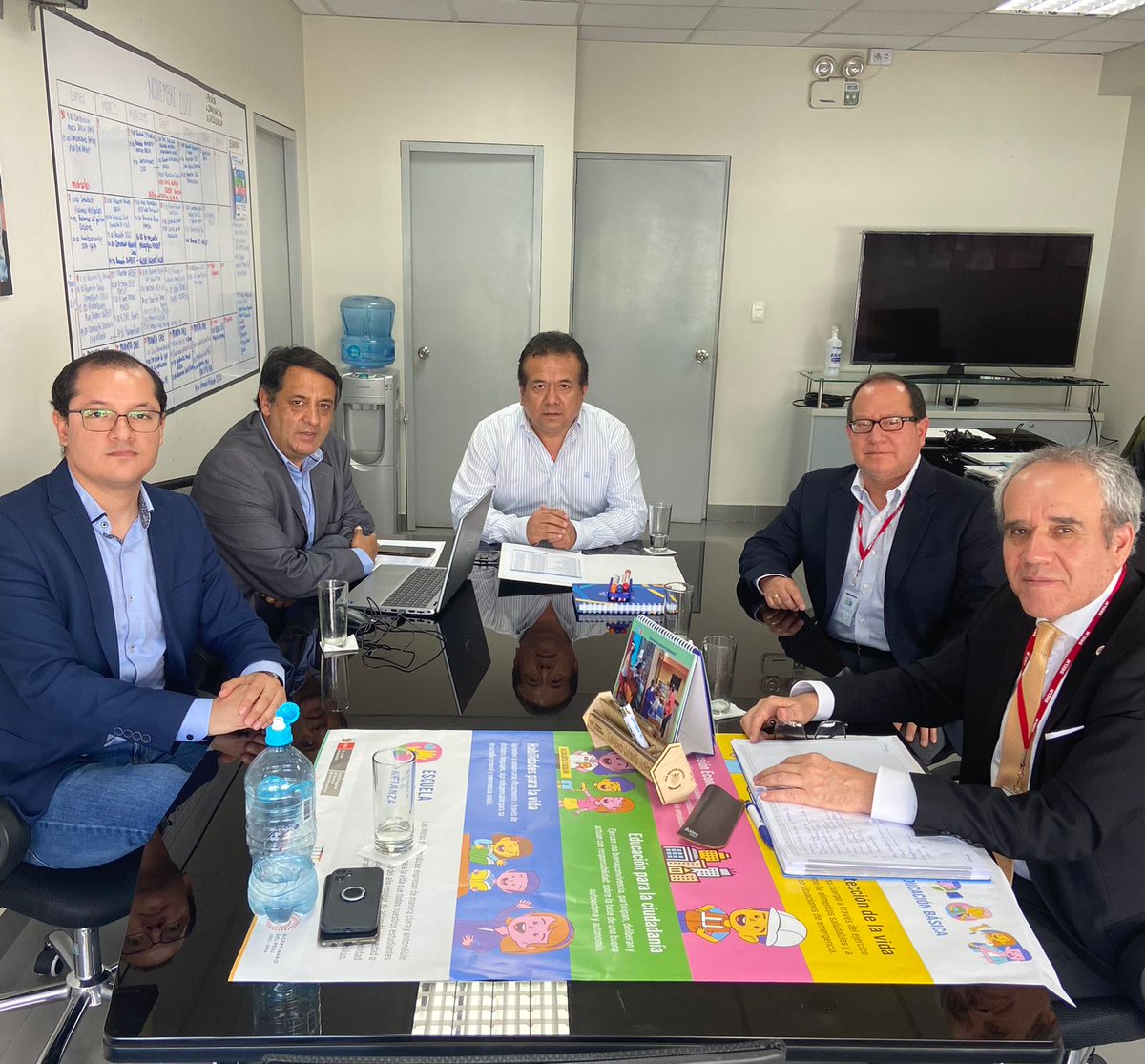 AsistePeru's tweet photo. Por encargo del Consejo Directivo y su presidente Khristian Vigil (@AsistePeru), continuamos con las reuniones de coordinación con nuestros reguladores, esta vez nos reunimos con la @drelm_lima. (1/2) https://t.co/r4ZWvMjl3a
