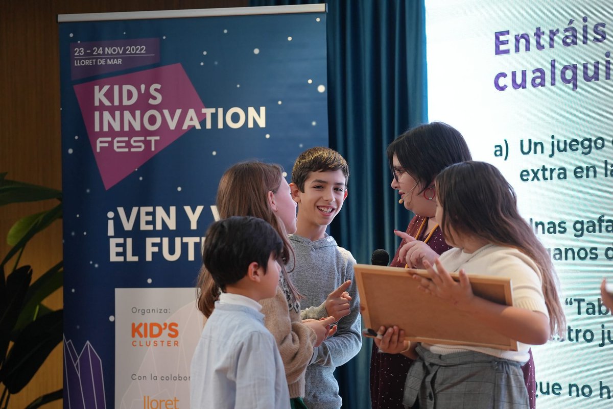 KIDSCLUSTER's tweet photo. 🚀 KC CHALLENGE: kids vs brands con @marinvizate!
En el #KIDSINNOVATIONFEST hemos puesto a prueba a las marcas y se han enfrentado al público más exigente: los #kids y las #families.
¿Estás conectado/a con tu target? ¿Eres una marca imprescindible para los #kids? https://t.co/kmuSuSqDLi