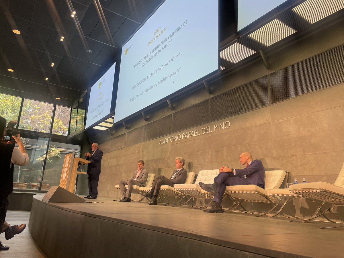 elena_om78's tweet photo. Evaluación de la Gestión Sanitaria del año 2022, en el gran Foro FES, donde he tenido la suerte de presentar el Protocolo de Urgencias de Talavera para ENM/ER, elegido para recibir el reconocimiento de la Fundación por buenas prácticas en Sanidad. @feconomiaysalud @SanidadCLM https://t.co/9yTrc5qj8Z