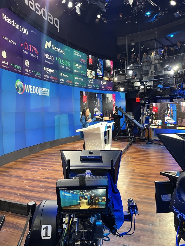 PrasagaOfficial's tweet photo. PraSaga joined @Womenseday to ring the closing bell at @Nasdaq! 

Our EVP/Chief Alliance Officer Nicole Colwell joined Wendy Diamond to ring the closing bell at NASDAQ kicking off #WEDO2022 weekend of events honoring the contributions of women entrepreneurs around the world. https://t.co/hOxUBFo8sL