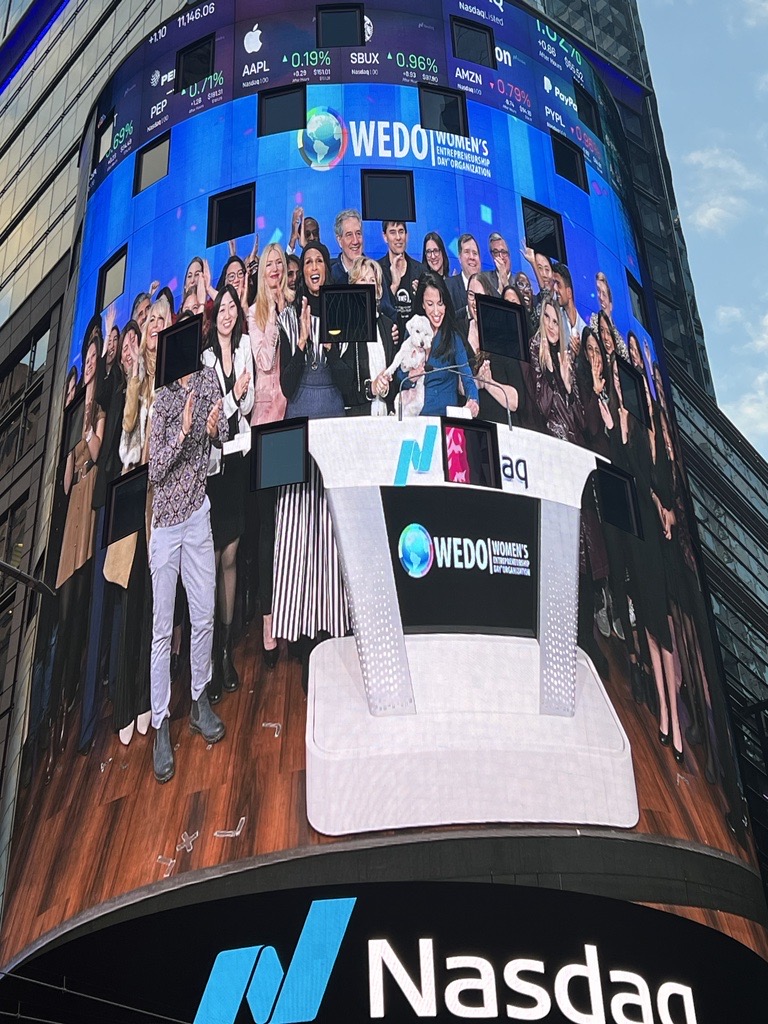 PrasagaOfficial's tweet photo. PraSaga joined @Womenseday to ring the closing bell at @Nasdaq! 

Our EVP/Chief Alliance Officer Nicole Colwell joined Wendy Diamond to ring the closing bell at NASDAQ kicking off #WEDO2022 weekend of events honoring the contributions of women entrepreneurs around the world. https://t.co/hOxUBFo8sL