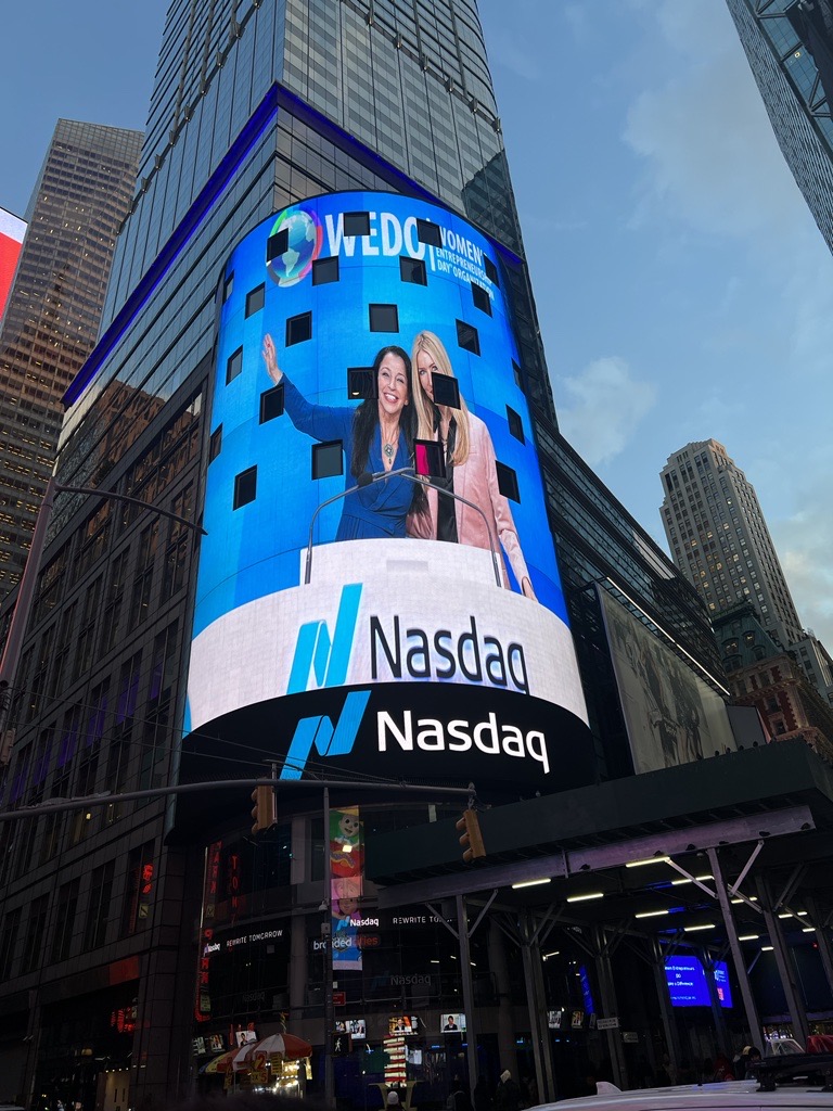 PrasagaOfficial's tweet photo. PraSaga joined @Womenseday to ring the closing bell at @Nasdaq! 

Our EVP/Chief Alliance Officer Nicole Colwell joined Wendy Diamond to ring the closing bell at NASDAQ kicking off #WEDO2022 weekend of events honoring the contributions of women entrepreneurs around the world. https://t.co/hOxUBFo8sL
