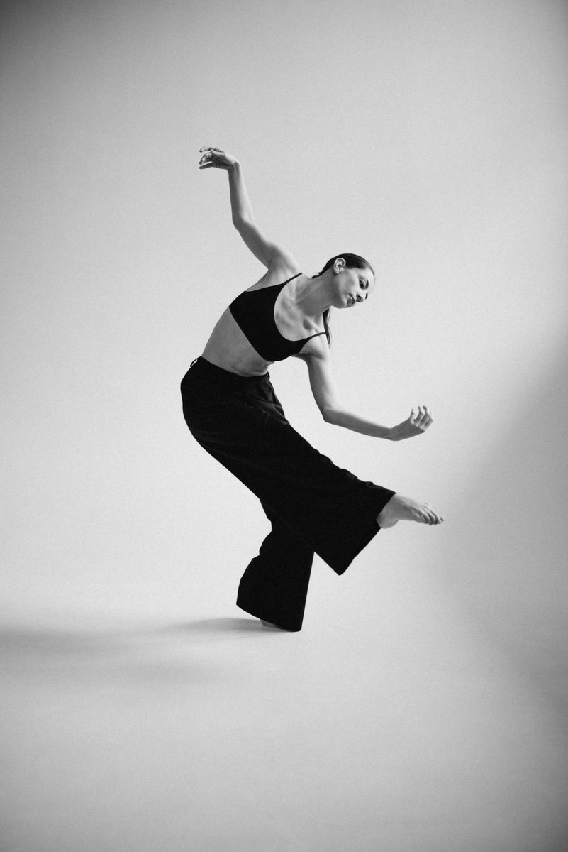 vstripcat's tweet photo. Dance is the hidden language of the soul🌗
#dance #photo #dancephoto #dancer #SOUL #life #me https://t.co/cFMC3bX4rd