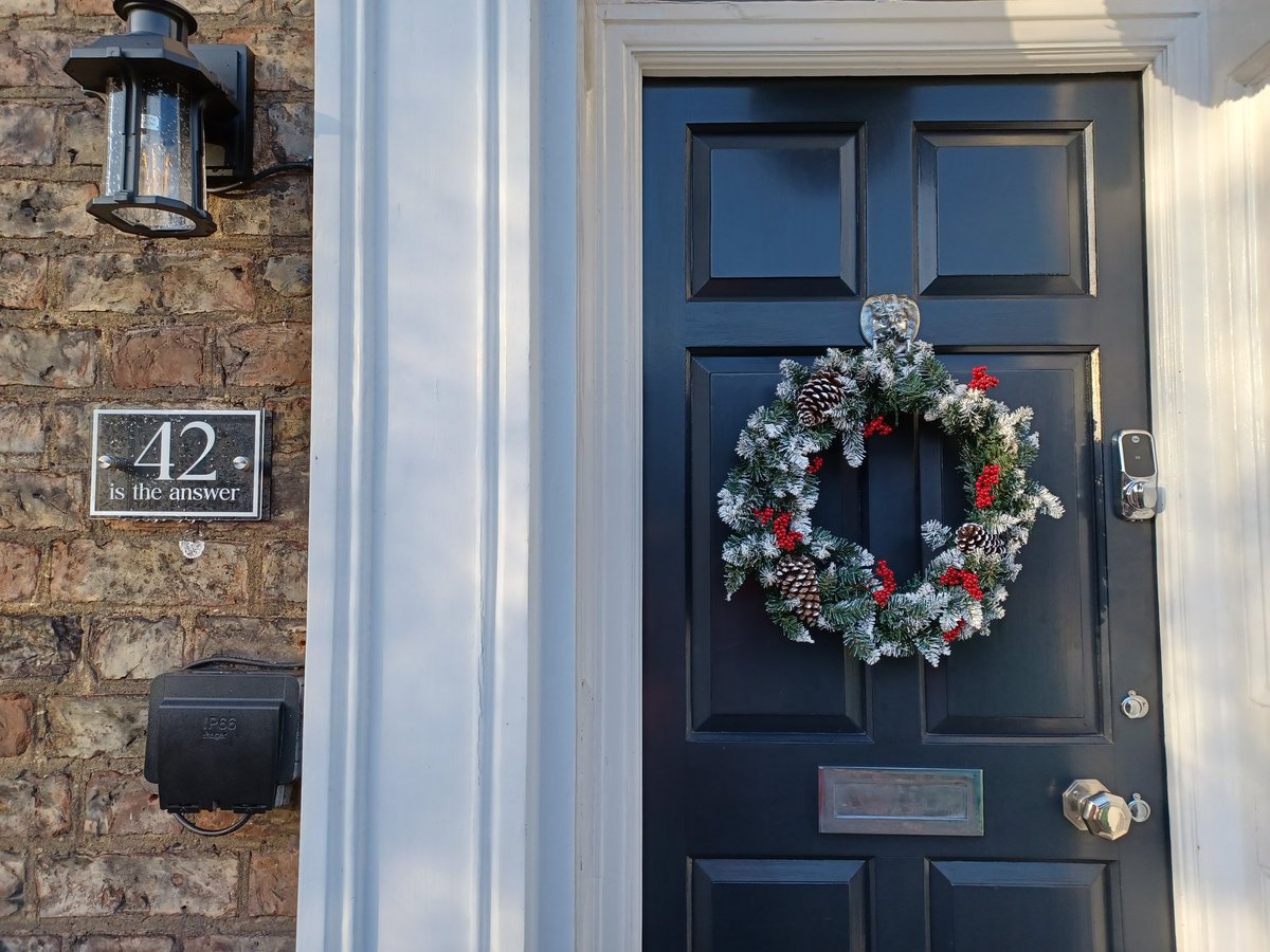 InkGardener's tweet photo. In the Venn diagram of life, it's not often Christmas and Hitchhikers' Guide To The Galaxy intersect. But voila! 🤣
#42IsTheAnswer #WhenYouKnowYouKnow
#York #OnlyInYork #HitchhikersGuideToTheGalaxy https://t.co/LZVQsBfmJP