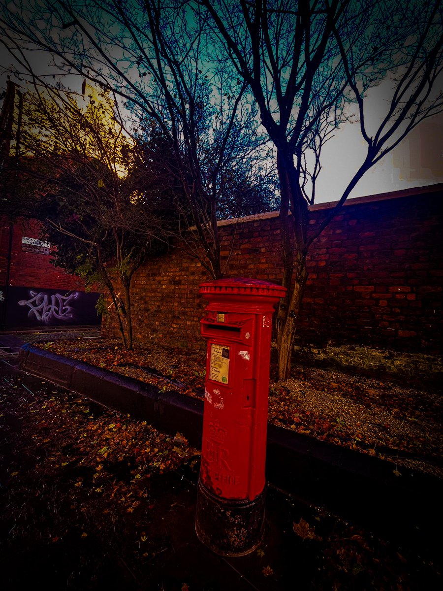 LifeinPhotosJen's tweet photo. Nothing to see here just a little red postbox 📮❤️
#Photography #Photo #Liverpool #LifeInPhotos #JenMercer #Camera #Canon #LiverpoolPhotography #LiverpoolStreets #HopeStreet #PostBox #RedPostBox #Post https://t.co/TKdEUyQWZJ