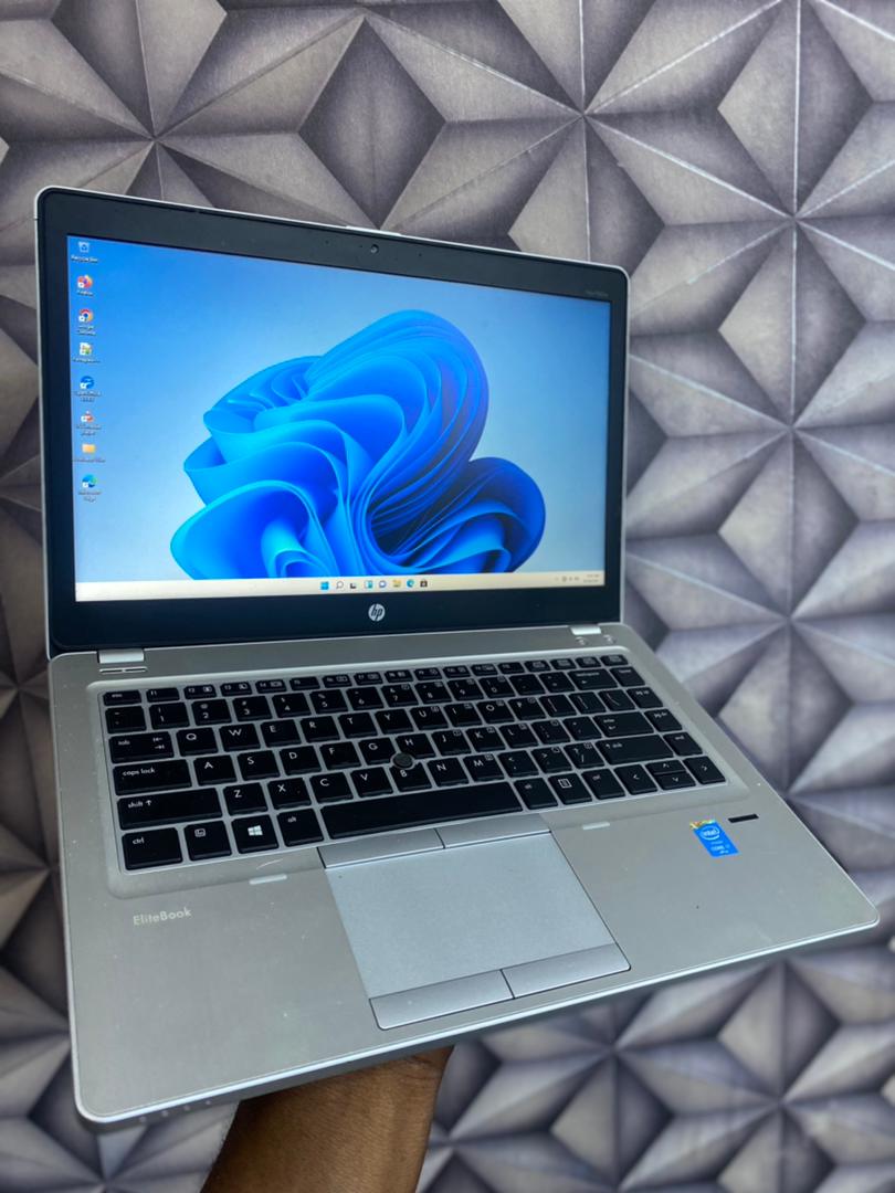 laptops_plug tweet picture