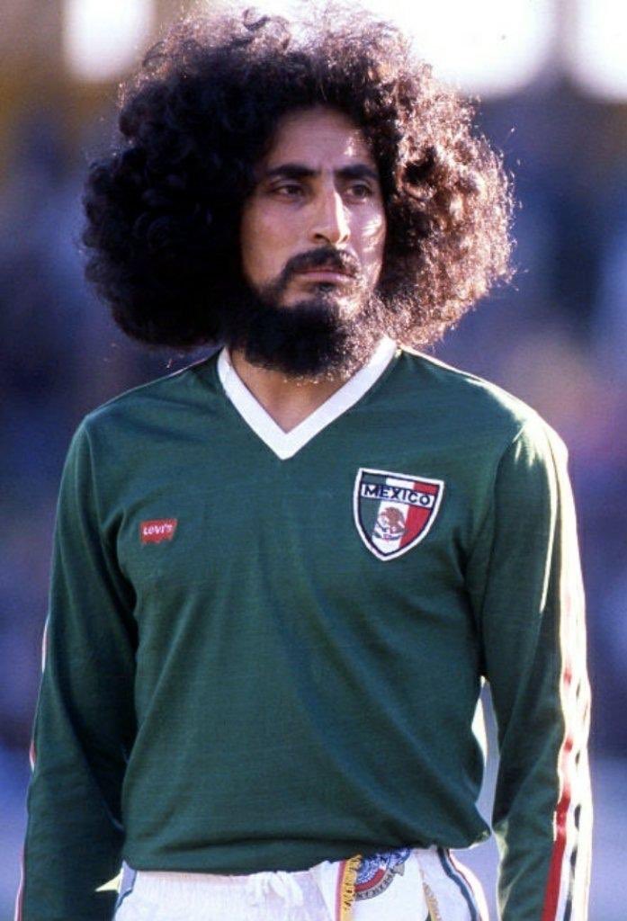 classicshirts's tweet photo. Mexico 1978 🇲🇽

Although their shirts were made by Adidas, they had the Levis logo on the chest.

Those national coloured stripes on the sleeves 😍 https://t.co/vaVH64VtWV