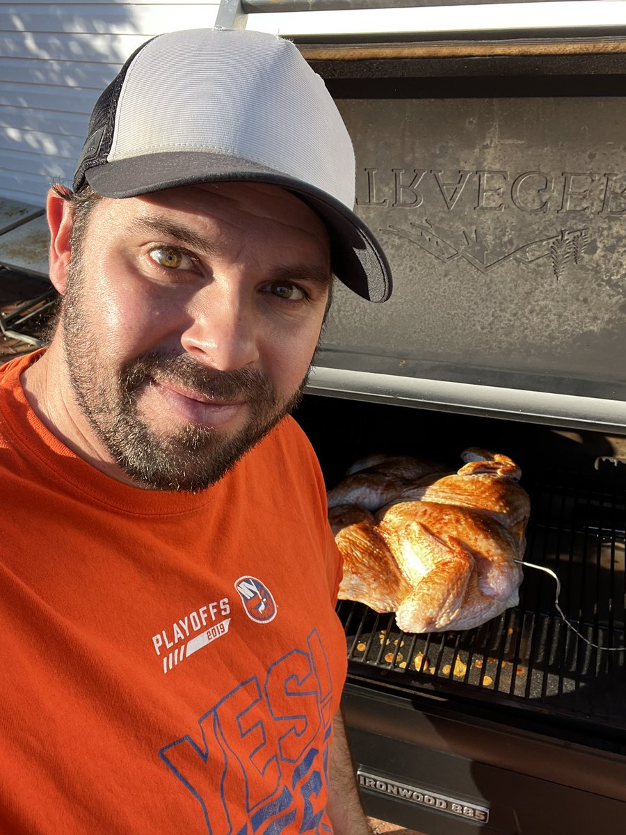 B_Rad_Franklin's tweet photo. Our first #traegerthanksgiving can’t wait to dig into this bird! https://t.co/jPIF7CYMWc