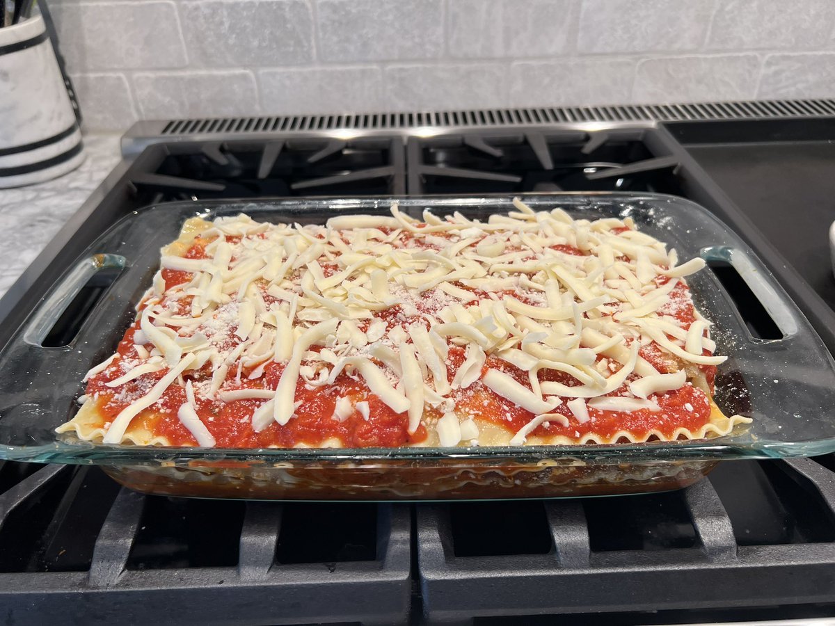 bzref's tweet photo. Ready for the oven…375 for 30 minutes 🇮🇹 #italianthanksgiving https://t.co/PcglesTVvs