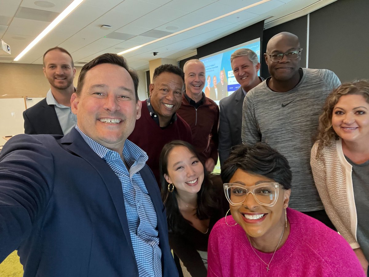 LaShondaInTech's tweet photo. Happy Thanksgiving! This is always a special time of year for me, as we can take a moment away to see family &amp; friends. This year many of us feel safe gathering like we used to. I hope that you're able to come together with your loved ones. #Grateful for my #SalesforceHealth fam! https://t.co/sYsqWiuBNM