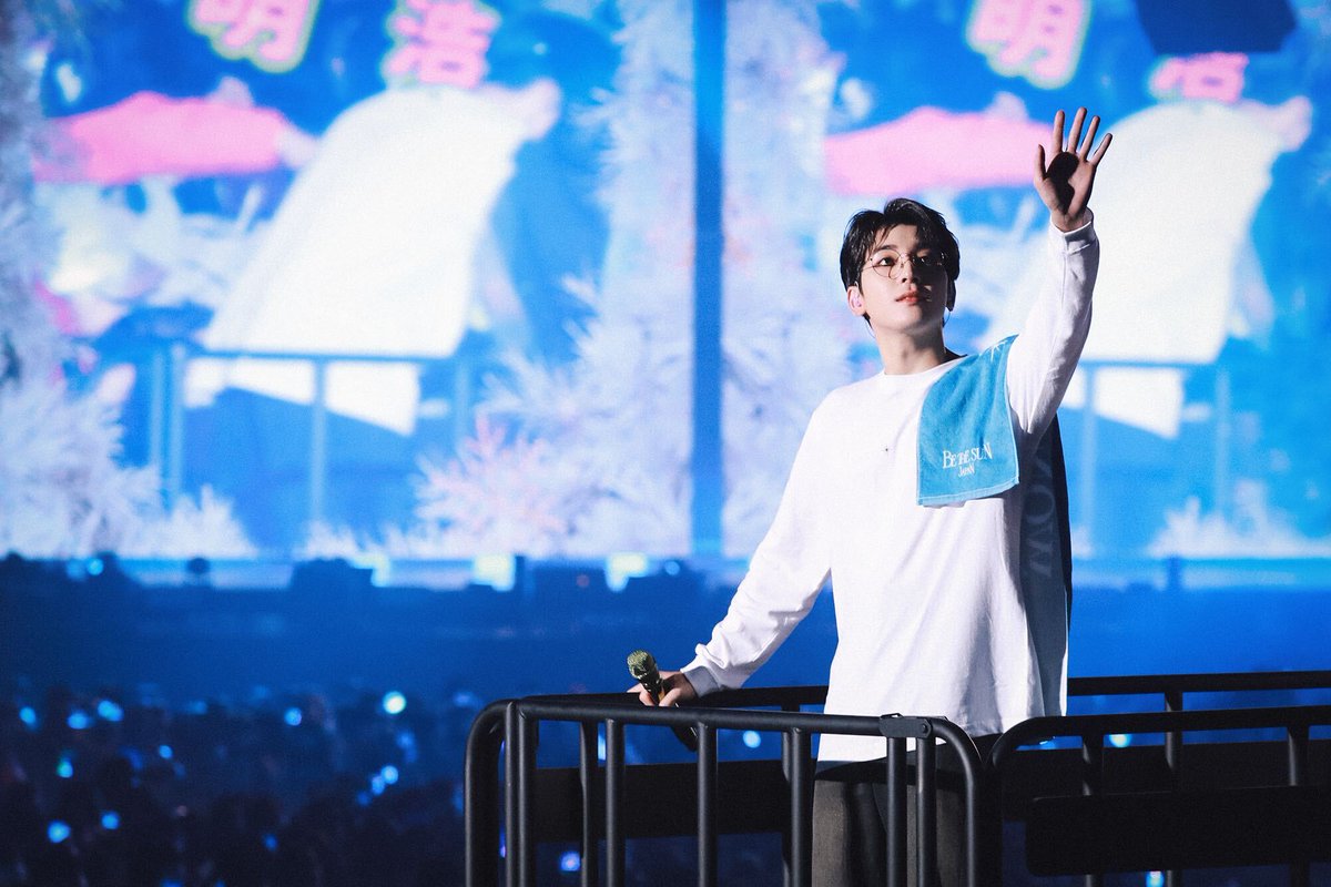 Atmosphere from Japan when I was performing just felt so gladsome and pleased my eyesight. Genuine smile on my face is delight gesture to express how I cherish this moment forever.