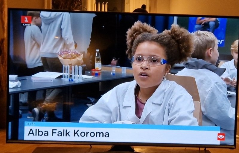 Jeg elsker Alba "det er ikke svært, det er ikke let, det er lige tilpas" siger hun om den @Videnskabsklub i kemi  <a href="/LeaGundorff/">Lea Gundorff Nielsen</a> og jeg har brygget sammen. 🤩🤩🤩
