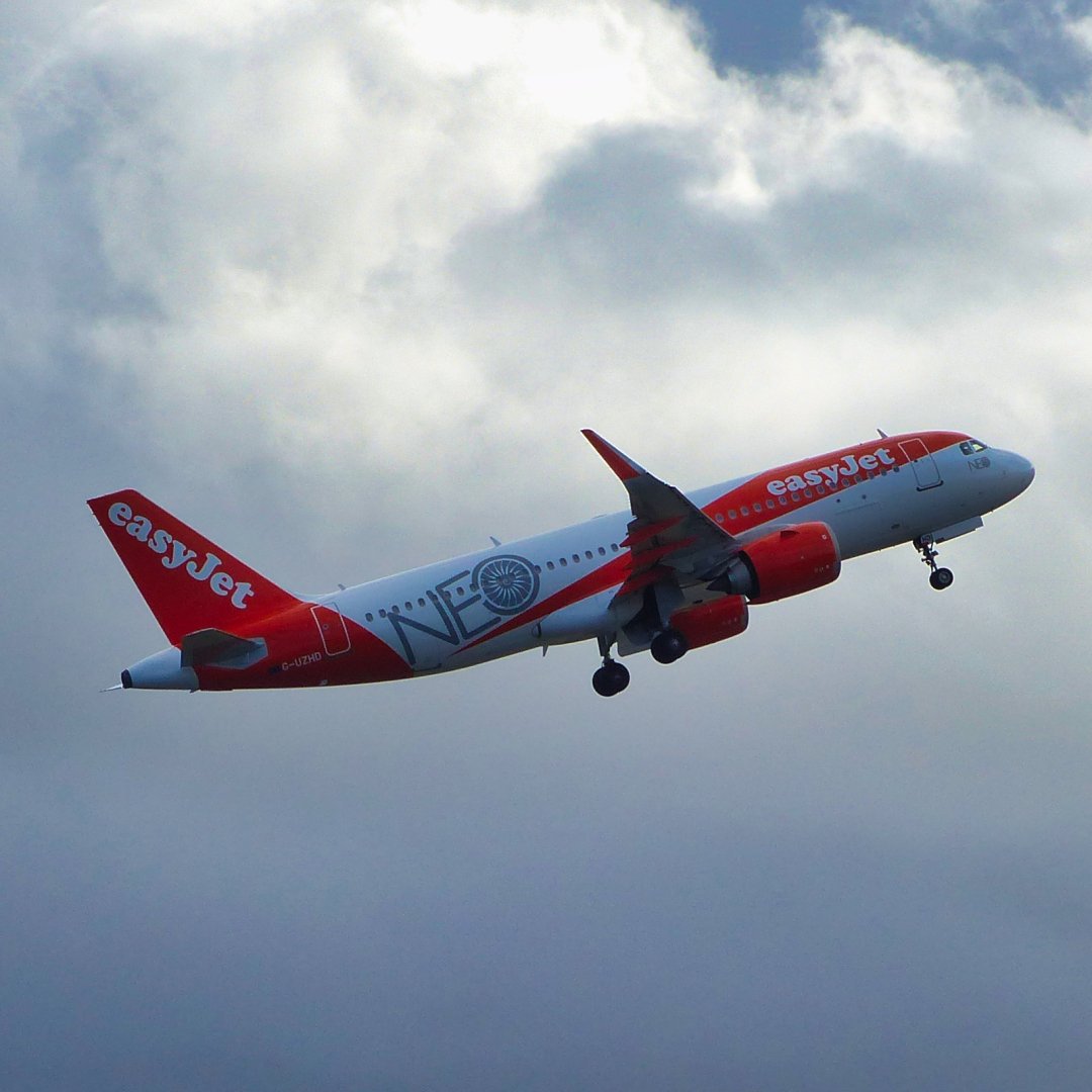 Michaelflying28's tweet photo. easyJet Airbus A320neo G-UZHD departing Manchester Airport for Paphos International Airport 6.2.22. 

#easyjet #easyjetfly #easyjetter #easyjetcrew #easyjetcabincrew #airbus #a320family #a320lovers #a320 #a320200 #airbusa320 #airbusa320200 #airbusa320 #airbusa320200 #320neo https://t.co/FEcKbMWDsw