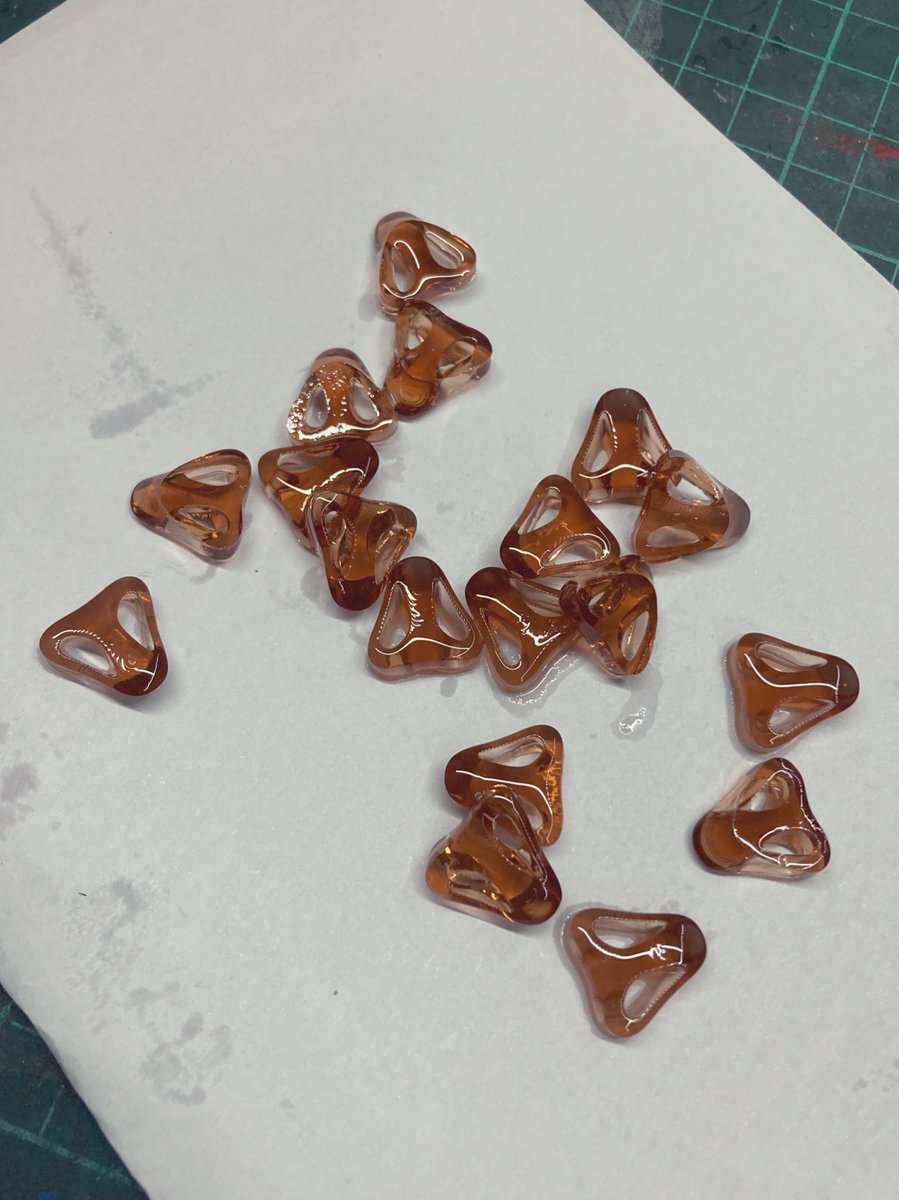 У кого хорошая память? Кто скажет для чего эти карамельные пятачки?)