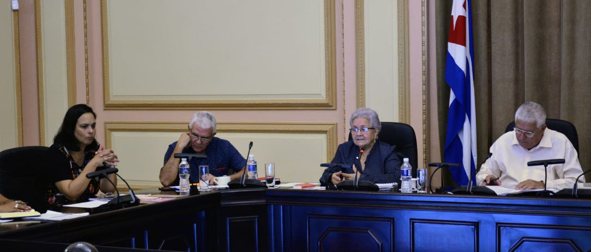 Belkyspcr's tweet photo. Hoy, mediante videoconferencia, los diputados a la @AsambleaCuba analizaron y debatieron proyectos de leyes de la @ContraloriaCuba y de la @FGR_Cuba, que serán presentados en el próximo período ordinario se sesiones.
#PoderPopular 
#Cuba 🇨🇺
📸@Hmena65 https://t.co/yBF6WgzdoM