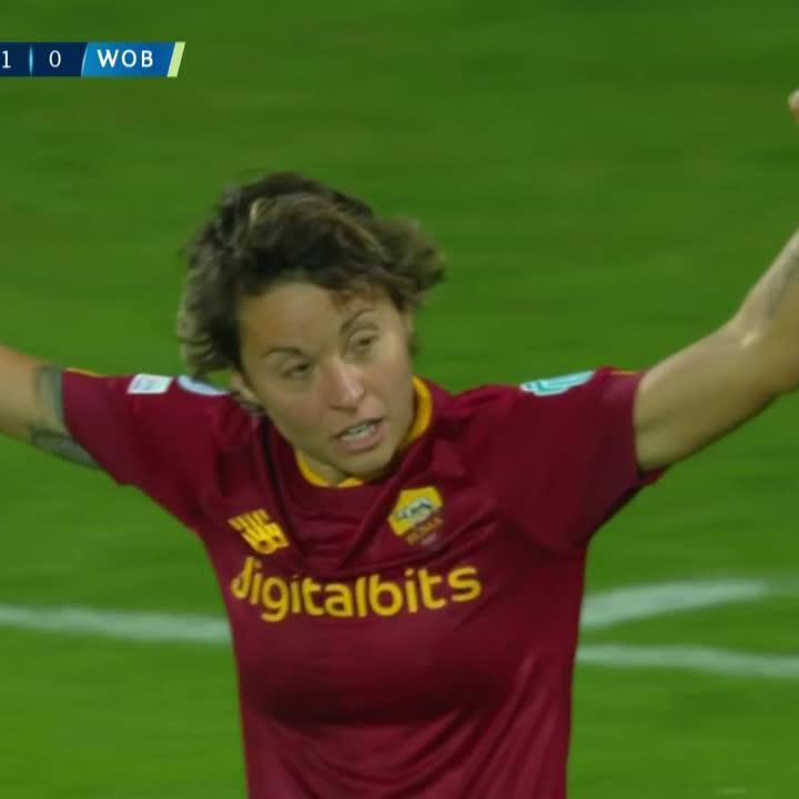 AS ROMA TAKE THE LEAD OVER WOLFSBURG WITH A GOAL FROM VALENTINA GIACINTI 🔴🟡

#UWCL LIVE NOW ⬇️
🇬🇧 🎙 👉   
🇩🇪 🎙 👉   
🇮🇹 🎙 👉