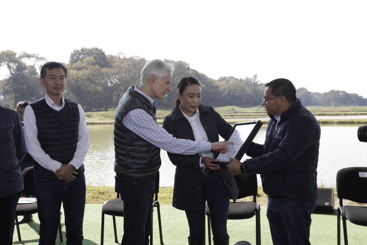 alfredodelmazo's tweet photo. Obtuvimos la Certificación de Sanidad Acuícola de @SENASICA para todos los centros de producción de carpa, tilapia y trucha del #Edoméx. https://t.co/RF2vBiWMVV
