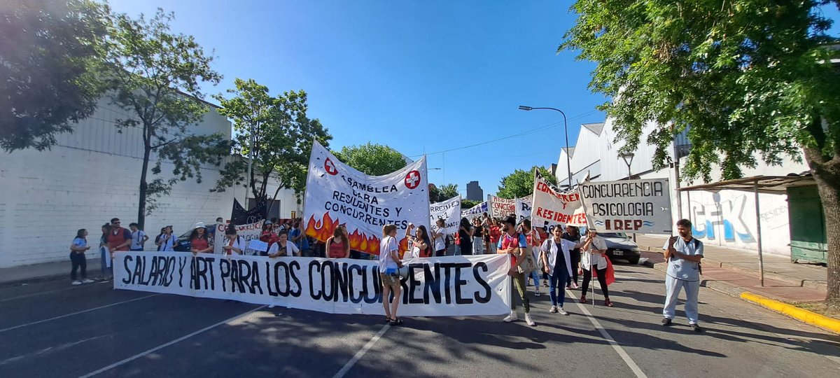 Salario y art para los profesionales concurrentes que sostienen el sistema de salud codo a codo con profesionales residentes y hoy trabajan sin ninguno de los derechos laborales garantizados. Que <a href="/horaciorlarreta/">Larreta</a> y <a href="/FernanQuirosBA/">Fernán Quirós</a> respondan!