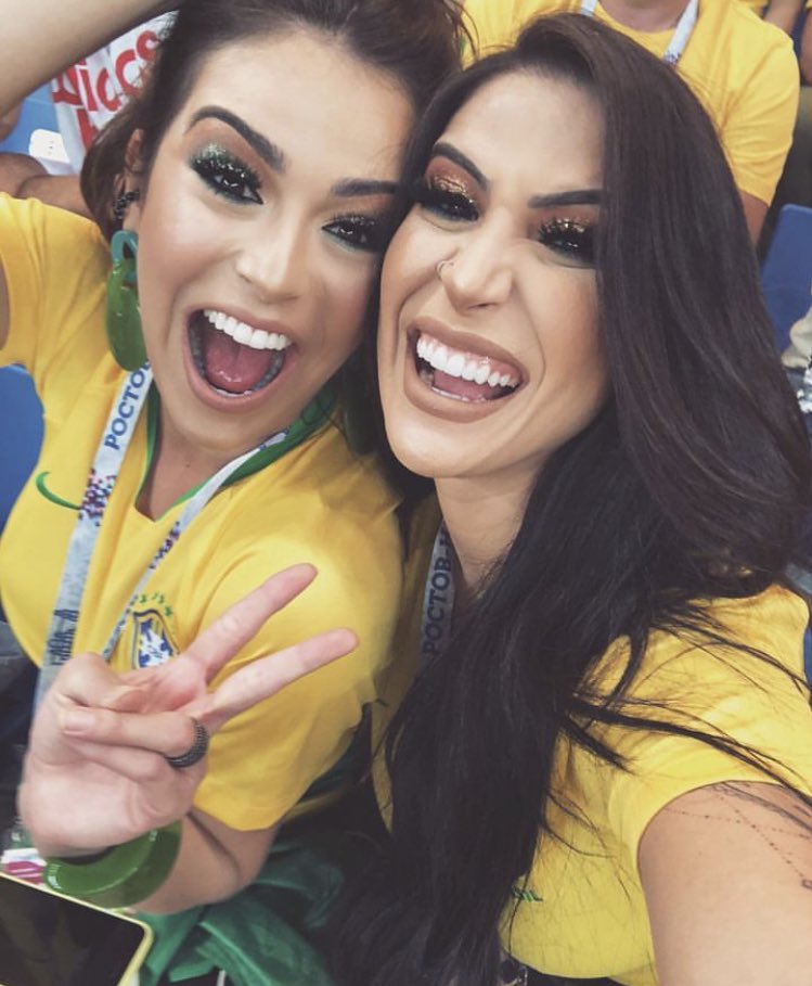 Centralbisaad's tweet photo. Uma saudade: Bia e Mari na copa do mundo. 🥹🇧🇷 https://t.co/iNYWRiAOCK