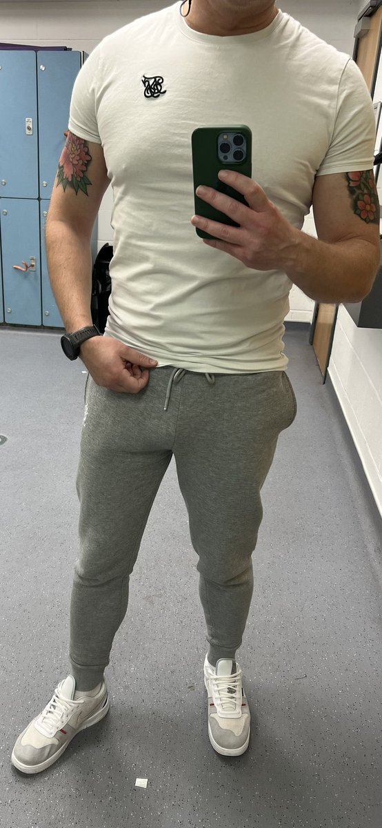 RichWilshere's tweet photo. Attempt to satisfy my greed. It wonβt work, but Iβll enjoy making you try
#findom #cashmaster #bulgemaster #alphamale https://t.co/3lKt3Pl5n0