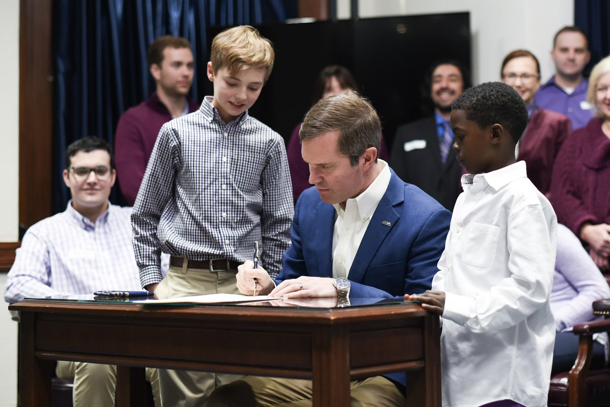 efkentuckiana's tweet photo. Grateful to @GovAndyBeshear for inviting the @efkentuckiana &amp; members of the epilepsy community to the Capitol for a proclamation signing for National Epilepsy Awareness Month (NEAM)!  Working together to raise epilepsy awareness and improve lives! @bensalem_owen #MyNEAMAction https://t.co/1GDMUT2Yg6