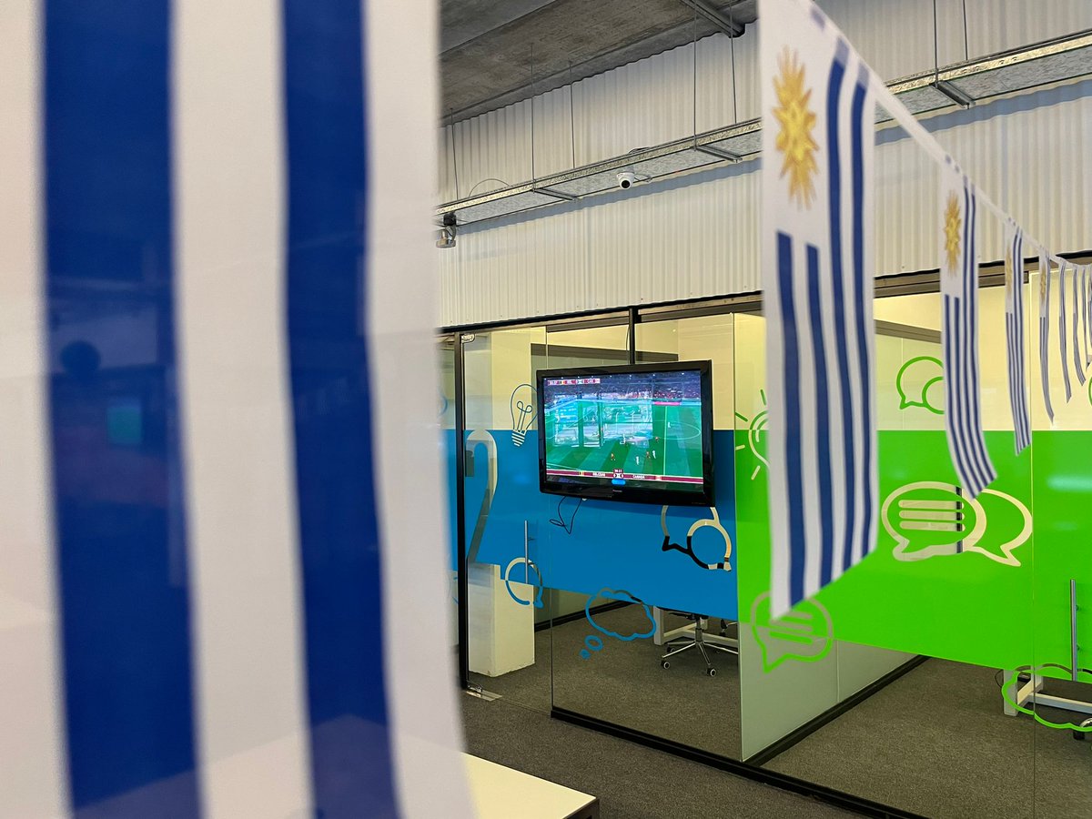 workwithplus's tweet image. 🇺🇾 Nuestra oficina se vistió de Celeste para estar listos para el partido de hoy: #Uruguay vs Corea del Sur

⚽¡Ya preparados para alentar a nuestra gran selección!

👩‍💻Igualmente nuestro equipo continúa a disposición para resolver cualquier duda #WorkWithPlus

#Qatar2022