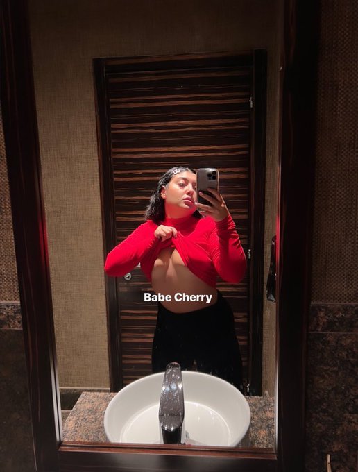 Buna seara frumosi mei 💖 Cum sunteti ? Ce faceti? https://t.co/Tf1WLEikOS