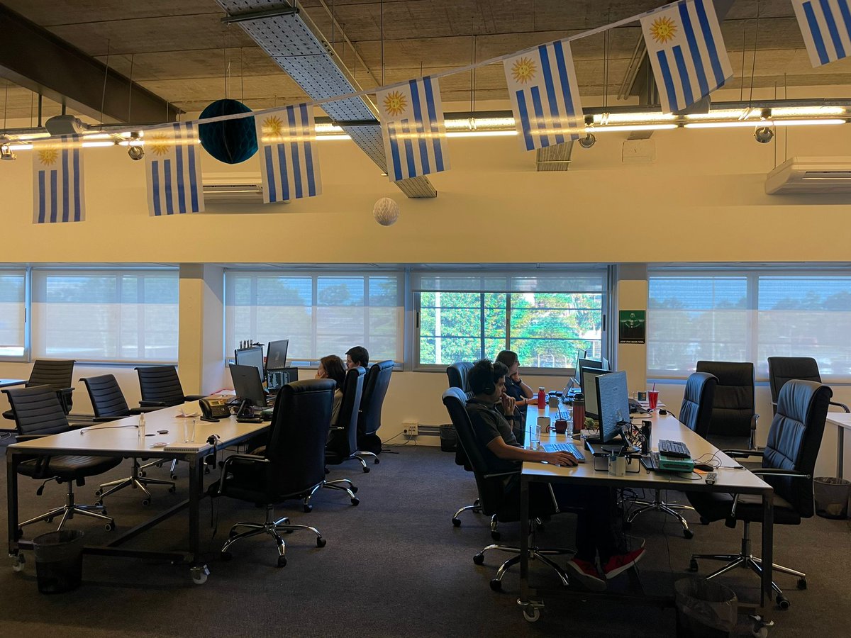 workwithplus's tweet image. 🇺🇾 Nuestra oficina se vistió de Celeste para estar listos para el partido de hoy: #Uruguay vs Corea del Sur

⚽¡Ya preparados para alentar a nuestra gran selección!

👩‍💻Igualmente nuestro equipo continúa a disposición para resolver cualquier duda #WorkWithPlus

#Qatar2022